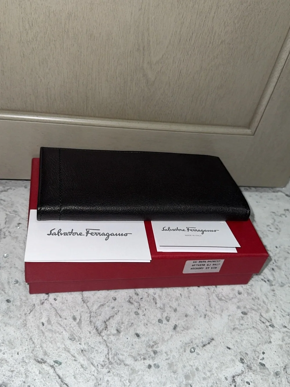 Salvatore Ferragamo Men’s Black Leather Bi-Fold Wallet -AUTHENTIC NEW IN BOX